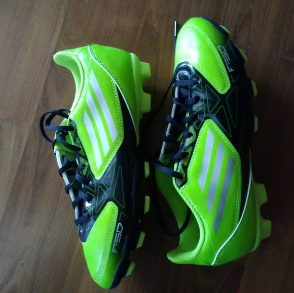 ADIDAS SOCCER CLEATS SPORTS ATHLETIC CLEATS - Picture 4 of 9